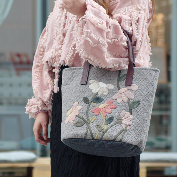 퀼트의시작은? 엔조이퀼트와 함께,[바이핸즈] 퀼트패키지 가방 - 꽃이 피면... 토트백