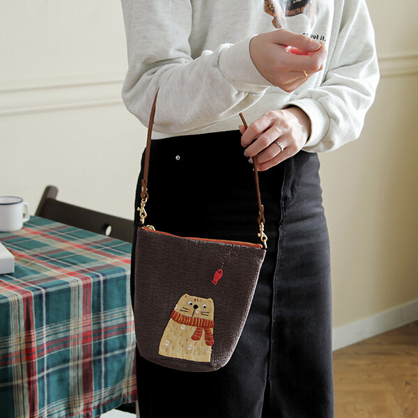 [바이핸즈] 퀼트패키지 가방 - 누빔 고양이 숄더백
