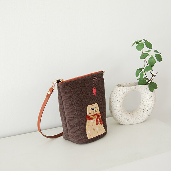 [바이핸즈] 퀼트패키지 가방 - 누빔 고양이 숄더백