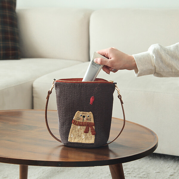 [바이핸즈] 퀼트패키지 가방 - 누빔 고양이 숄더백