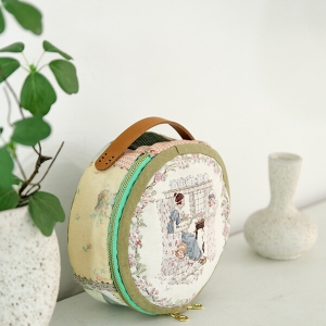 [바이핸즈] 퀼트패키지 소품 - 케이트 플라워 원형 파우치 (개)