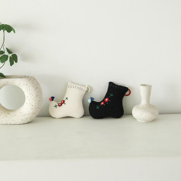 [바이핸즈] 퀼트패키지 소품 - 깔롱 버선 키링 (2개 세트)